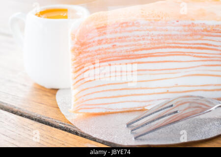 Crêpe-Kuchen mit Orangensauce, stock Foto Nahaufnahme Stockfoto