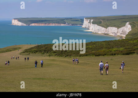 EAST SUSSEX, UK - 25. Mai 2017: Der Blick in Richtung Birling Gap und die Seeven Schwestern Kreidefelsen in East Sussex, UK, auf 25. Mai 2017. Stockfoto