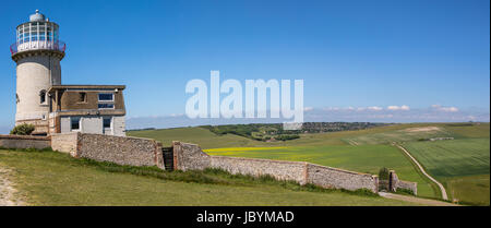 Ein Blick auf den Belle Tout Leuchtturm befindet sich am Beachy Head in East Sussex, UK. Stockfoto