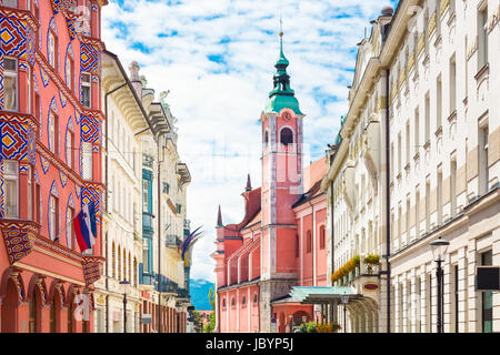 Franziskaner Kirche der Verkündigung und der berühmte Wiener Sezession Fassaden Architektur von Ivan Vurnik auf Miklosic Straße in Ljubljana, Hauptstadt von Slowenien, Europa. Stockfoto