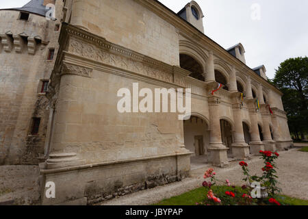 Hauptfassade des Dampierre-Sur-Boutonne Schloss in Charente-maritime, Frankreich Stockfoto