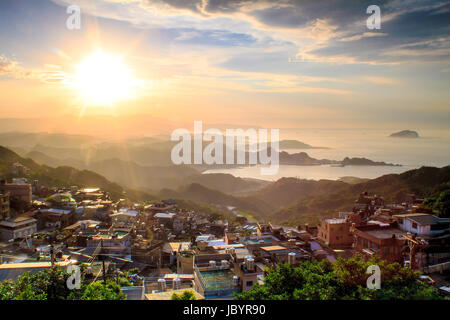 New Taipei City, Taiwan - 30. Juni 2014: Die Landschaft am Meer Berg Stadt in Jiufen, Taiwan Stockfoto