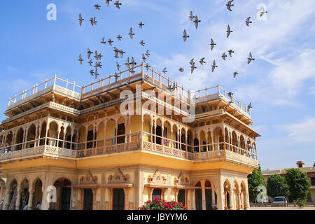 Mubarak Mahal im Stadtschloss Jaipur, Rajasthan, Indien. Schloss war der Sitz der Maharadscha von Jaipur, der Kopf des Kachwaha Rajput Clans. Stockfoto