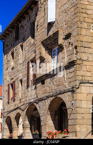 Frankreich, Haute-Loire (43), Pradelles, Labellisé Les Plus Beaux Dörfer de France, Maisons À Arkaden De La place De La Halle / / Frankreich, Haute-Loire, Pr Stockfoto