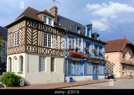Frankreich, Calvados (14), Beaumont-En-Auge, Maisons du Village / / Frankreich, Calvados, Beaumont En Auge, Häuser im Dorf Stockfoto