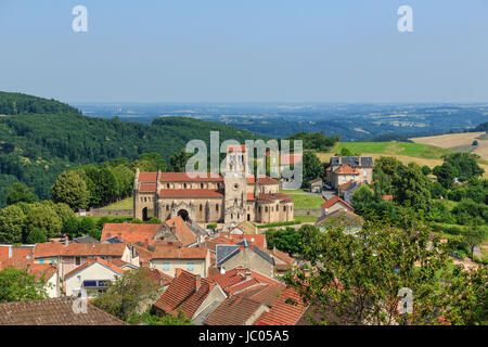 Allier (03), Frankreich, le Village, Châtel-Montagne et l'Église Notre-Dame de Châtel-Montagne / / Frankreich, Allier, Chatel Montagne Stockfoto