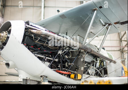 Ein Vintage Hawker Nimrod Doppeldecker gepflegt in flugfähigen Zustand bei Duxford Imperial War Museum in Cambridgeshire UK Stockfoto