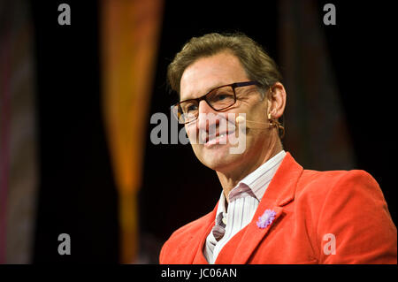 Tony Adams ehemalige Arsenal & England Fußballer sprechen auf der Bühne auf der jährlichen Hay Festival der Literatur und Künste 2017 Hay-on-Wye powys England Wales Stockfoto