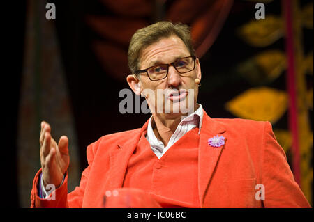 Tony Adams ehemalige Arsenal & England Fußballer sprechen auf der Bühne auf der jährlichen Hay Festival der Literatur und Künste 2017 Hay-on-Wye powys England Wales Stockfoto