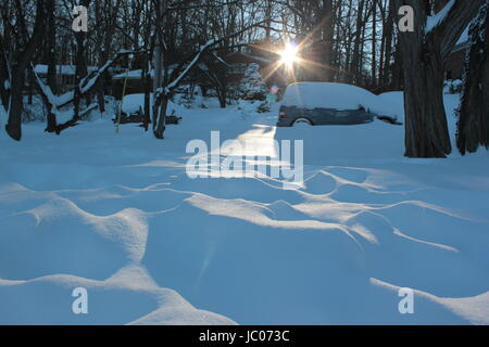 SONNENAUFGANG MIT SCHNEE Stockfoto