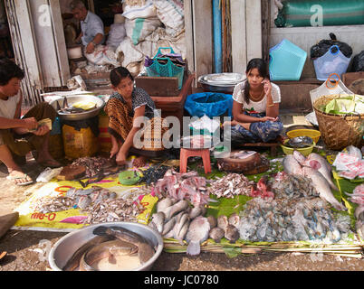 Fisch stand auf Straße in Yangon Myanmar Stockfoto