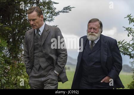 Das Licht zwischen den Ozeanen Jahr: 2016 UK / USA / Neuseeland Regie: Derek Cianfrance Michael Fassbender, Jack Thompson Foto: Davi Russo.  Es ist verboten, das Foto aus dem Kontext der Promotion des Films zu reproduzieren. Es muss die Filmgesellschaft und/oder der Fotograf von zugewiesen oder von autorisierten / erlaubt am Set von der Filmgesellschaft gutgeschrieben werden. Nur für redaktionelle Nutzung. Photo12 gewährt keine Persönlichkeitsrechte der Personen vertreten. Stockfoto