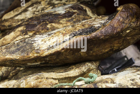 Fleisch Wurstwaren und getrockneten Rehe, Lebensmittelmarkt Stockfoto
