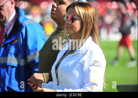 Katie Price und Shayne Ward gelang es einem Team im Banken-Stadion, Walsall. die Charity-Spiel wurde zugunsten der Compton-Hospiz.  Mitwirkende: Katie Price wo: Liverpool, Vereinigtes Königreich bei: Kredit-13. Mai 2017: Tim Edwards/WENN.com Stockfoto