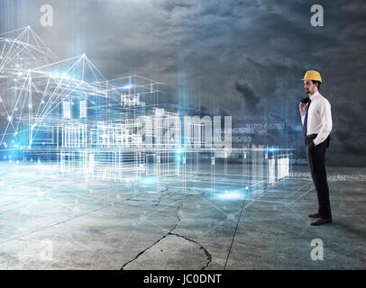 Geschäftsmann Architekt analysiert ein Projekt eines Gebäudes Stockfoto