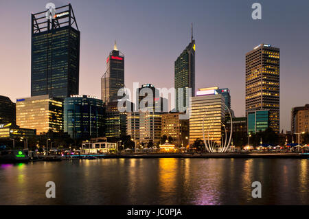 Perth CBD in der Nacht. Stockfoto