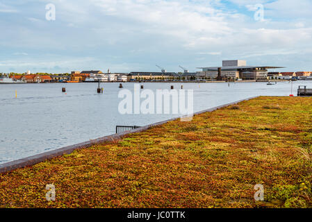 Kopenhagen, Dänemark - 10 August 2016. Skyline auf den Hafen von Kopenhagen mit Opera Gebäude in der Nähe von Sunset Stockfoto