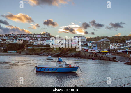 Die schöne Küstenstadt Dorf von New Quay Cardigan Bay an der West Küste von Wales mit Blick auf. Stockfoto