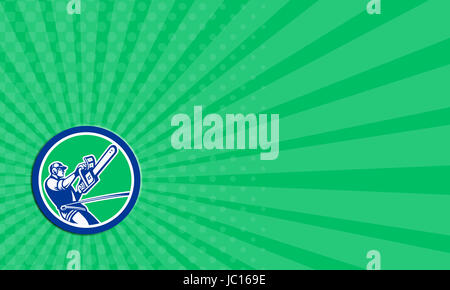 Visitenkarte zeigt Abbildung eines Baumpfleger Baumpfleger Gärtner Handwerker Arbeitnehmers hängen mit Gurt hält eine Kettensäge Seitenansicht innerhalb eines Kreises im retro-Stil gemacht. Stockfoto