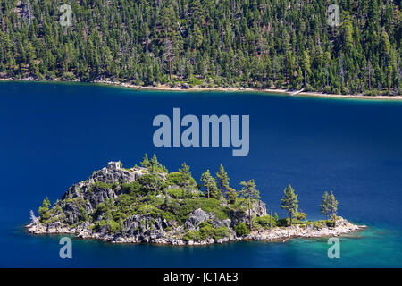 Fannette Island in Emerald Bay, Lake Tahoe, Kalifornien, USA. Lake Tahoe ist der größte alpine See in Nordamerika Stockfoto