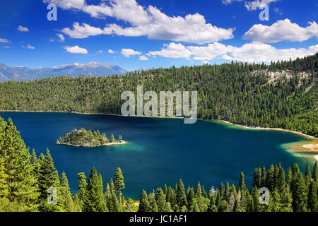 Fannette Island in Emerald Bay am Lake Tahoe, Kalifornien, USA. Lake Tahoe ist der größte alpine See in Nordamerika Stockfoto