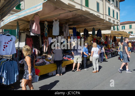 Lokale Straßenmarkt Stände in Italien, Piombino. Stockfoto