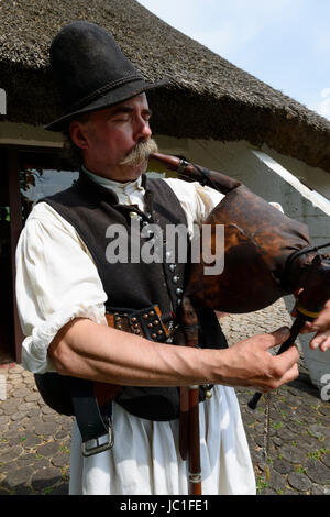 Ungarische Dudelsackpfeifer im Nationalpark Kleinkumanien. Ungarn Stockfoto
