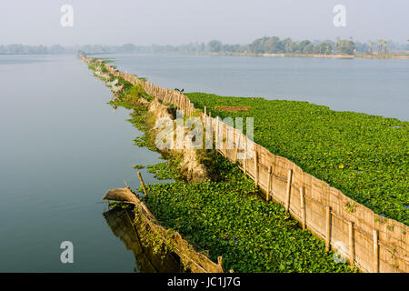 Landschaft mit Fischzucht Seen in der ländlichen Umgebung von der Vorstadt New Town Stockfoto