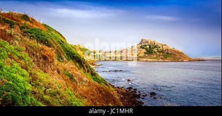 Malerische Aussicht auf Stadt und Meer Landschaft Castelsardo, Sardinien, Italien Stockfoto