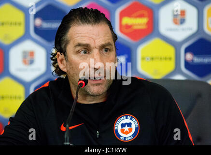 Chiles Trainer Juan Antonio Pizzi auf einer Pressekonferenz spricht vor einem Freundschaftsspiel Rumänien Vs Chile, Cluj-Napoca, Rumänien - 12. Juni 2017 Foto: Cronos/Melinda Nagy Stockfoto