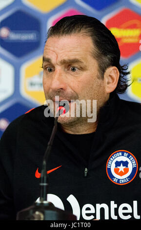 Chiles Trainer Juan Antonio Pizzi auf einer Pressekonferenz spricht vor einem Freundschaftsspiel Rumänien Vs Chile, Cluj-Napoca, Rumänien - 12. Juni 2017 Foto: Cronos/Melinda Nagy Stockfoto