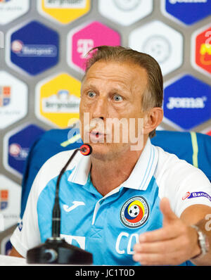 Christoph Daum, rumänische Nationalmannschaft Cheftrainer bei einer Pressekonferenz spricht vor einem Freundschaftsspiel Rumänien vs Chile, cluj-napoca, Rumänien - Juni 12, 2017, Foto: Cronos/Melinda Nagy Stockfoto