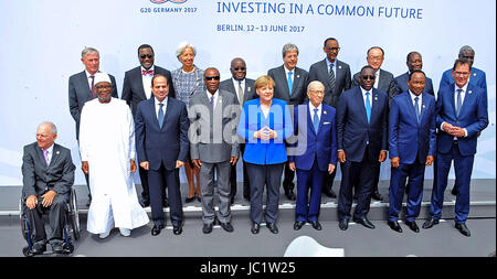 12. Juni 2017 - Berlin, Berlin, Deutschland - (1. Reihe L-R) malischer Präsident Ibrahim Boubacar Keita, der ägyptische Präsident Abdel Fattah al-Sisi, guineischen Präsidenten und Vorsitzenden der Afrikanischen Union Alpha Conde, Bundeskanzlerin Angela Merkel, tunesischen Präsidenten Beji Caid Essebsi, senegalesische Präsident Macky Sall; (2. Reihe L-R) der Präsident der African Development Bank bereichert Adesina, der geschäftsführende Direktor des Internationalen Währungsfonds Fonds Christine Lagarde, ghanaischer Präsident Nana Akufo Addo, Italiens Ministerpräsident Paolo Gentiloni, ruandische Präsident Paul Kagame, der Präsident der Weltbank Stockfoto