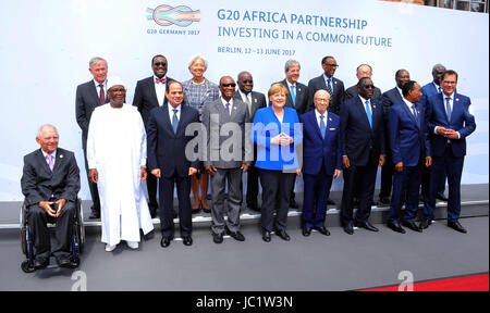 12. Juni 2017 - Berlin, Berlin, Deutschland - (1. Reihe L-R) malischer Präsident Ibrahim Boubacar Keita, der ägyptische Präsident Abdel Fattah al-Sisi, guineischen Präsidenten und Vorsitzenden der Afrikanischen Union Alpha Conde, Bundeskanzlerin Angela Merkel, tunesischen Präsidenten Beji Caid Essebsi, senegalesische Präsident Macky Sall; (2. Reihe L-R) der Präsident der African Development Bank bereichert Adesina, der geschäftsführende Direktor des Internationalen Währungsfonds Fonds Christine Lagarde, ghanaischer Präsident Nana Akufo Addo, Italiens Ministerpräsident Paolo Gentiloni, ruandische Präsident Paul Kagame, der Präsident der Weltbank Stockfoto