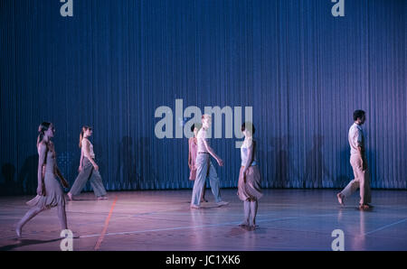 London, UK. 12. Juni 2017. Anne Teresa De Keersmaeker/Roasa & Ictus präsentieren Regen am Sadler es gut. Bildnachweis: Danilo Moroni/Alamy Live-Nachrichten Stockfoto