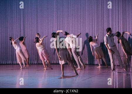 London, UK. 12. Juni 2017. Anne Teresa De Keersmaeker/Roasa & Ictus präsentieren Regen am Sadler es gut. Bildnachweis: Danilo Moroni/Alamy Live-Nachrichten Stockfoto