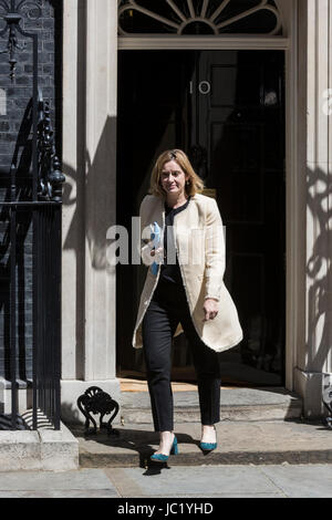 London, UK. 13. Juni 2017. Amber Rudd, Innenminister, verlässt der Kabinettssitzung am Nr. 10 Downing Street. Foto: Lebendige Bilder/Alamy Live-Nachrichten Stockfoto