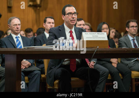 Washington, USA. 13. Juni 2017. Fiskus-Sekretärin Steven Mnuchin bezeugt vor Senat Haushaltsausschusses, das vorgeschlagene Budget Ausschreibung FY2018 und Einnahmen zu untersuchen. Bildnachweis: ZUMA Press, Inc./Alamy Live-Nachrichten Stockfoto