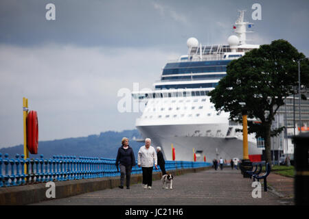 Greenock, UK. 13. Juni 2017. Grau, aber milder Tag am Firth of Clyde, die Celebrity Eclipse begrüßen zu dürfen-Kreuzfahrtschiff. Bildnachweis: ALAN OLIVER/Alamy Live-Nachrichten Stockfoto