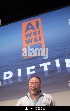 Berlin, Deutschland. 13. Juni 2017. Der chinesische Künstler Ai Weiwei kommt zur Premiere des Dokumentarfilms "Ai Weiwei treiben" in Berlin, Deutschland, 13. Juni 2017. Foto: Jörg Carstensen/Dpa/Alamy Live News Stockfoto