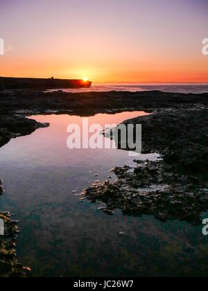 Portland Bill, Dorset, UK. 14. Juni 2017. Eine ruhige klare Sonnenaufgang am Portland Bill an einem Tag, wo die Höhen von 27 ° c erwartet werden Bildnachweis: DTNews/Alamy Live-Nachrichten Stockfoto