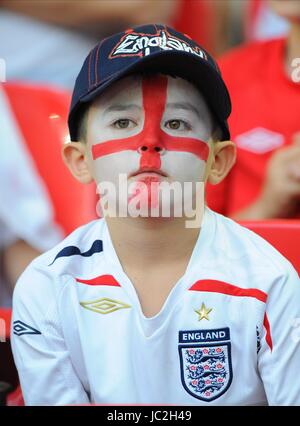 JUNGE ENGLAND FAN ENGLAND V Ungarn WEMBLEY Stadion LONDON ENGLAND 11. August 2010 Stockfoto