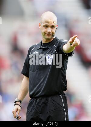 Schiedsrichter ANTHONY TAYLOR SUNDERLAND V BIRMINGHAM CITY F Stadion von leichten SUNDERLAND ENGLAND 14. August 2010 Stockfoto