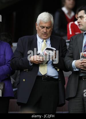 PETER RIDSDALE CARDIFF CITY FC Vorsitzender CARDIFF CITY FC Vorsitzender OLD TRAFFORD MANCHESTER ENGLAND 16. August 2010 Stockfoto