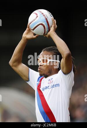 EDGAR DAVIDS CRYSTAL PALACE FC größere PARK SCUNTHORPE ENGLAND 28. August 2010 Stockfoto