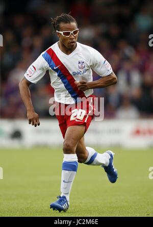 EDGAR DAVIDS CRYSTAL PALACE FC größere PARK SCUNTHORPE ENGLAND 28. August 2010 Stockfoto