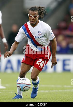 EDGAR DAVIDS CRYSTAL PALACE FC CRYSTAL PALACE FC größere PARK SCUNTHORPE ENGLAND 28. August 2010 Stockfoto