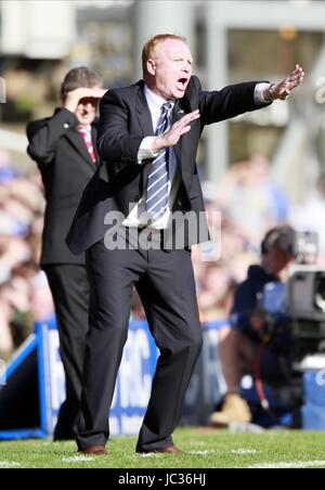 ALEX MCLEISH & ROY HODGSON BIRMINGHAM CITY V LIVERPOOL FC ST. ANDREWS BIRMINGHAM ENGLAND 12. September 2010 Stockfoto