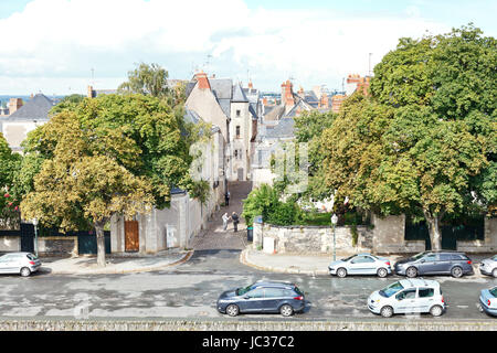 ANGERS, Frankreich - 28. Juli 2014: Rue Saint-Aignan Straße in Anges, Frankreich. Angers ist die Stadt im Westen Frankreichs und es ist die historische Hauptstadt der Provinz von Anjou Stockfoto