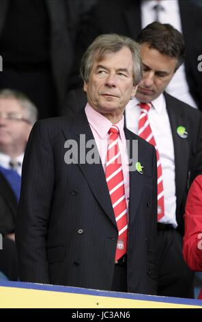 MARTIN BROUGHTON LIVERPOOL FOOTBALL CLUB Vorsitzender LIVERPOOL FC Vorsitzender GOODISON PARK LIVERPOOL ENGLAND 17. Oktober 2010 Stockfoto